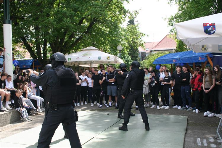 Slika /Novi direktorij/2024 godina/postani polic 06.JPG